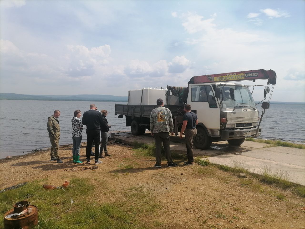 Более 303,2 тысяч штук подрощенной молоди пеляди выпустили в озеро Иван